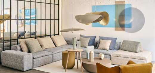 Divano Ghost di Gervasoni nello showroom di via Durini a Milano