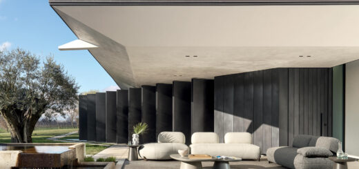 Divano da esterno: sistema Pacific di Ditre Italia su una terrazza affacciata sul giardino