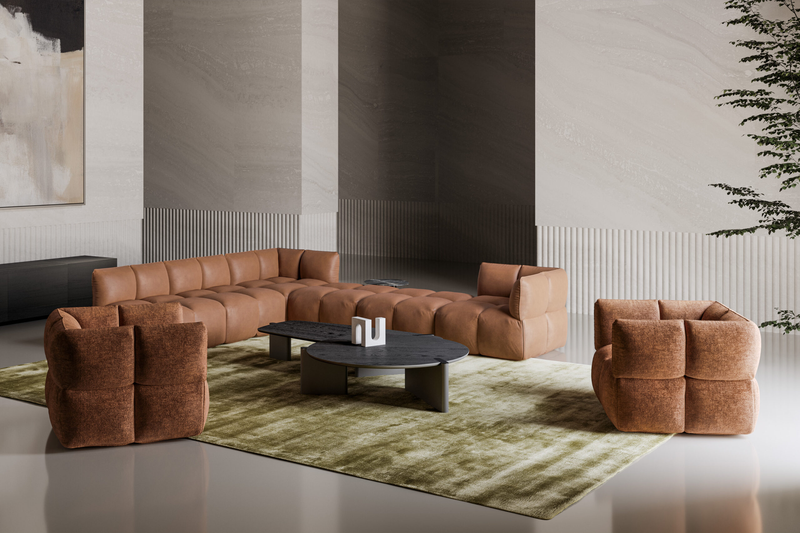 Divano componibile Brik di Bonaldo color cognac, proposto anche in pelle, in un soggiorno con poltrone abbinate